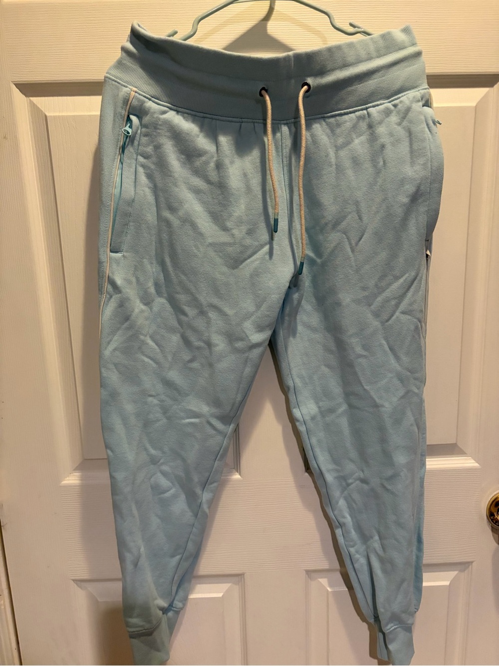 Cotopaxi Women’s Jogger Sweatpants with zippered pockets